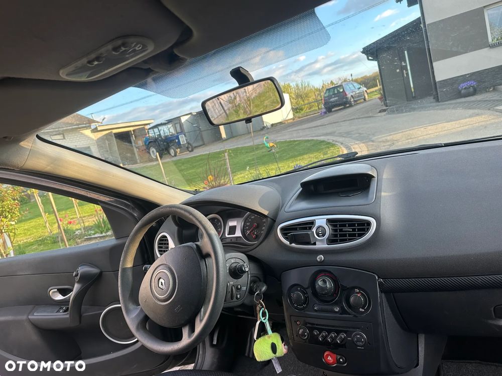 Renault Clio 1.2 16V Authentique - 13