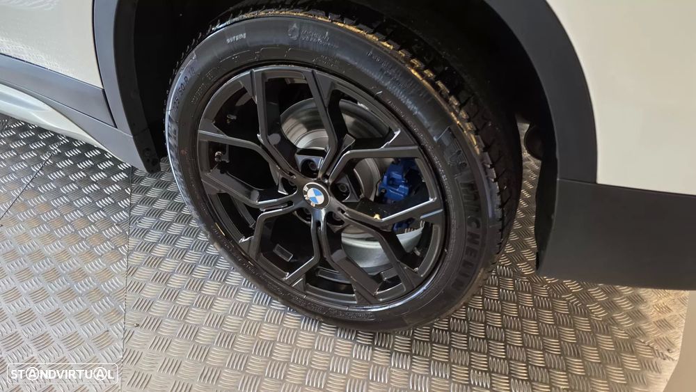 BMW X1 16 d sDrive Auto Line Sport - 31