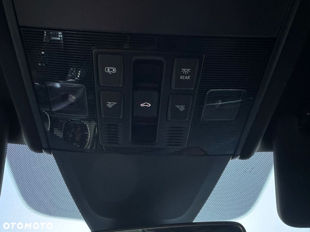Volkswagen Golf - 25
