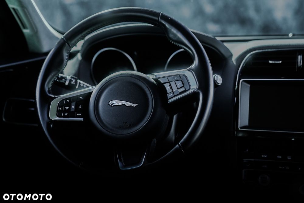 Jaguar F-Pace - 12