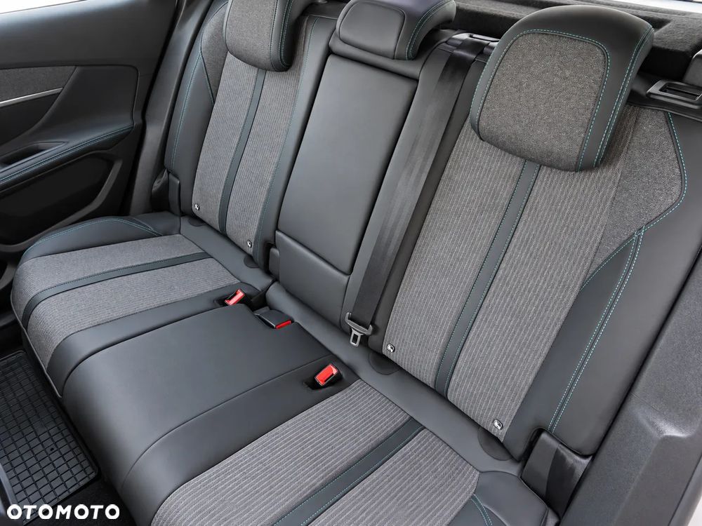 Peugeot 3008 1.2 PureTech Allure Pack S&S EAT8 - 29