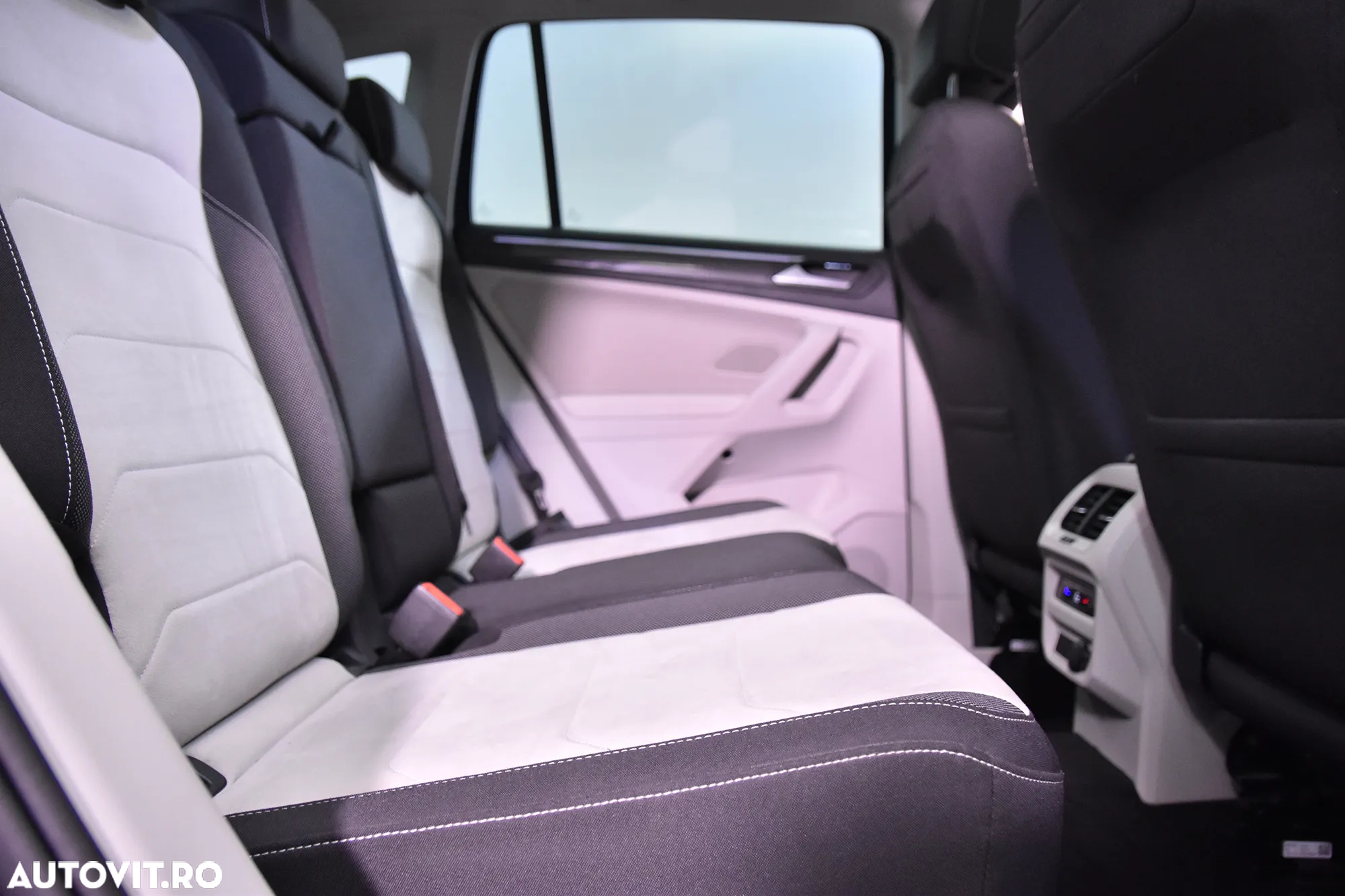 Volkswagen Tiguan - 12