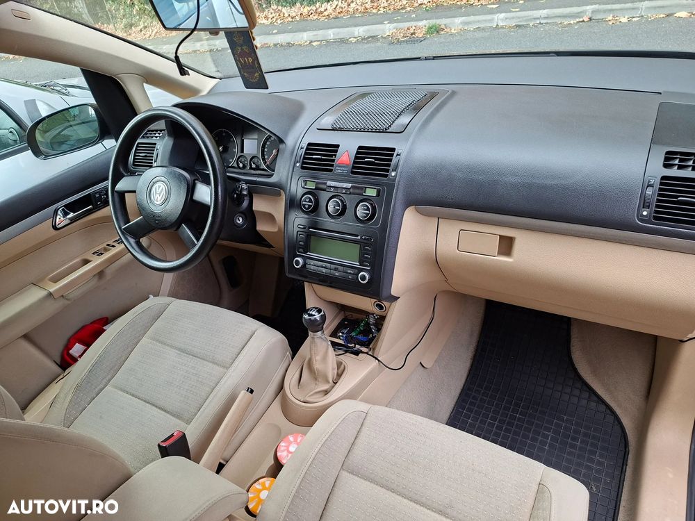 Volkswagen Touran - 4