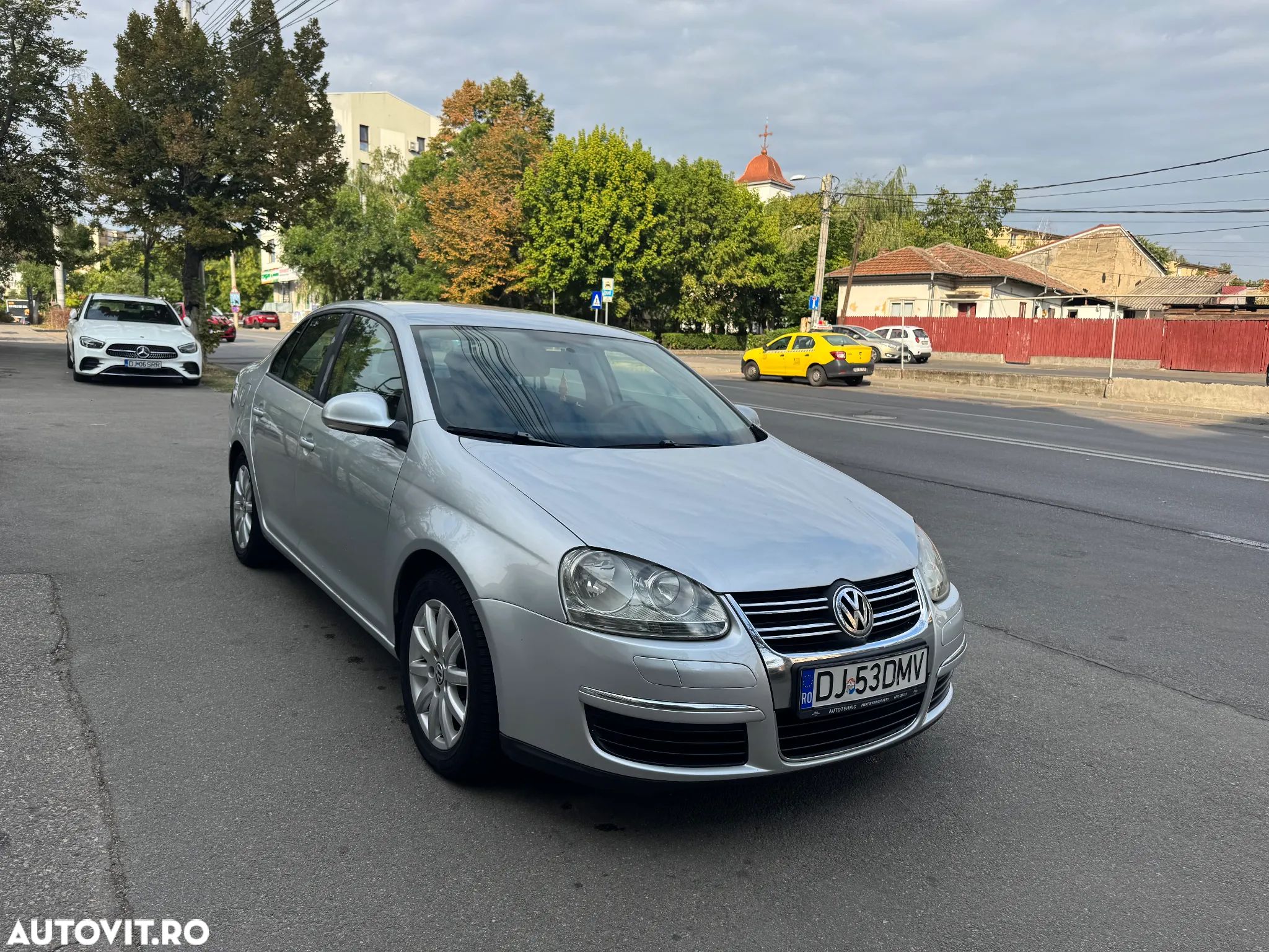 Volkswagen Jetta 1.9 TDI Comfortline DSG - 1
