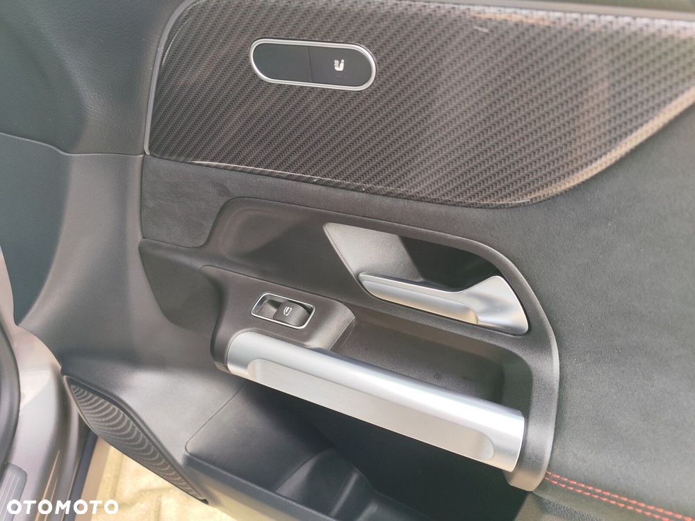Mercedes-Benz GLB 220 mHEV 4-Matic AMG Line 8G-DCT - 13
