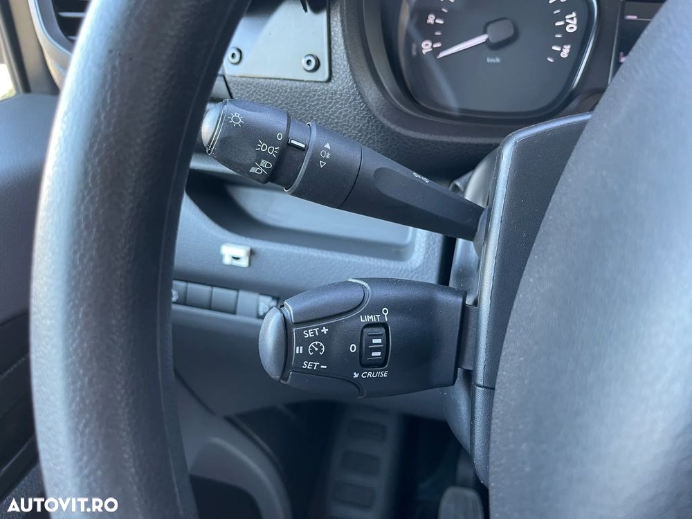 Opel Vivaro - 12