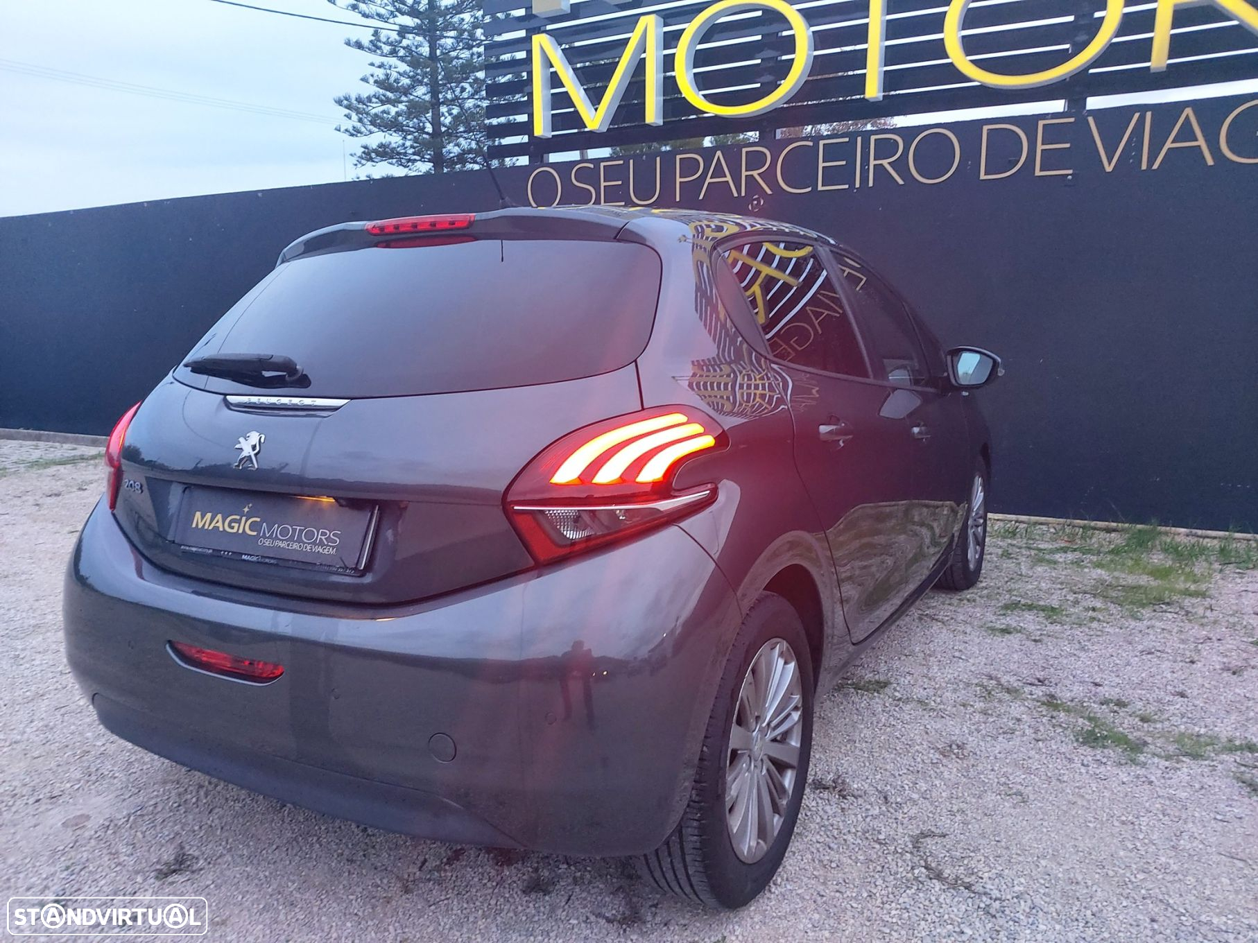 Peugeot 208 - 6