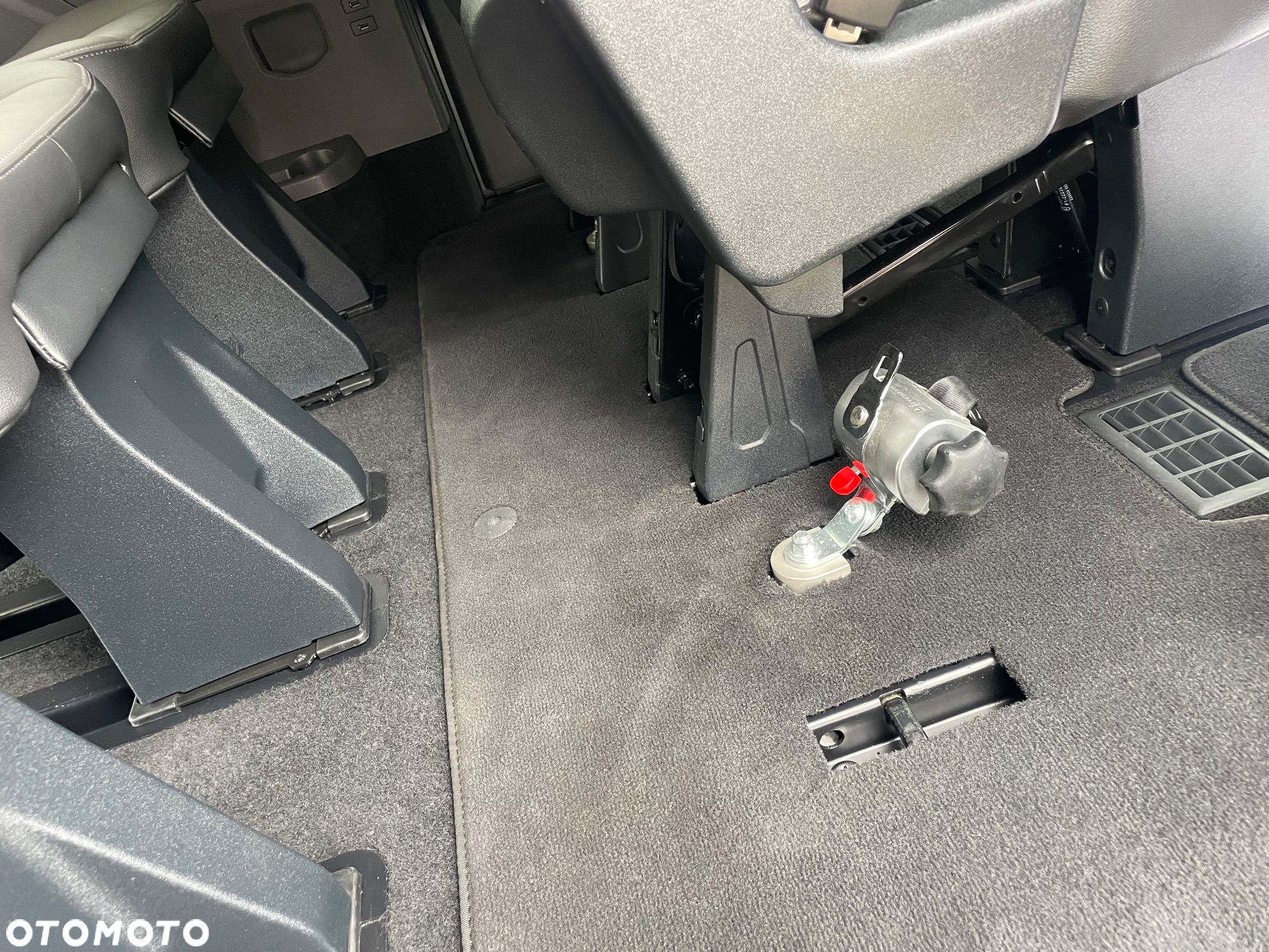 Ford Tourneo Custom 320 L2H1 VA Autm Titanium X - 34