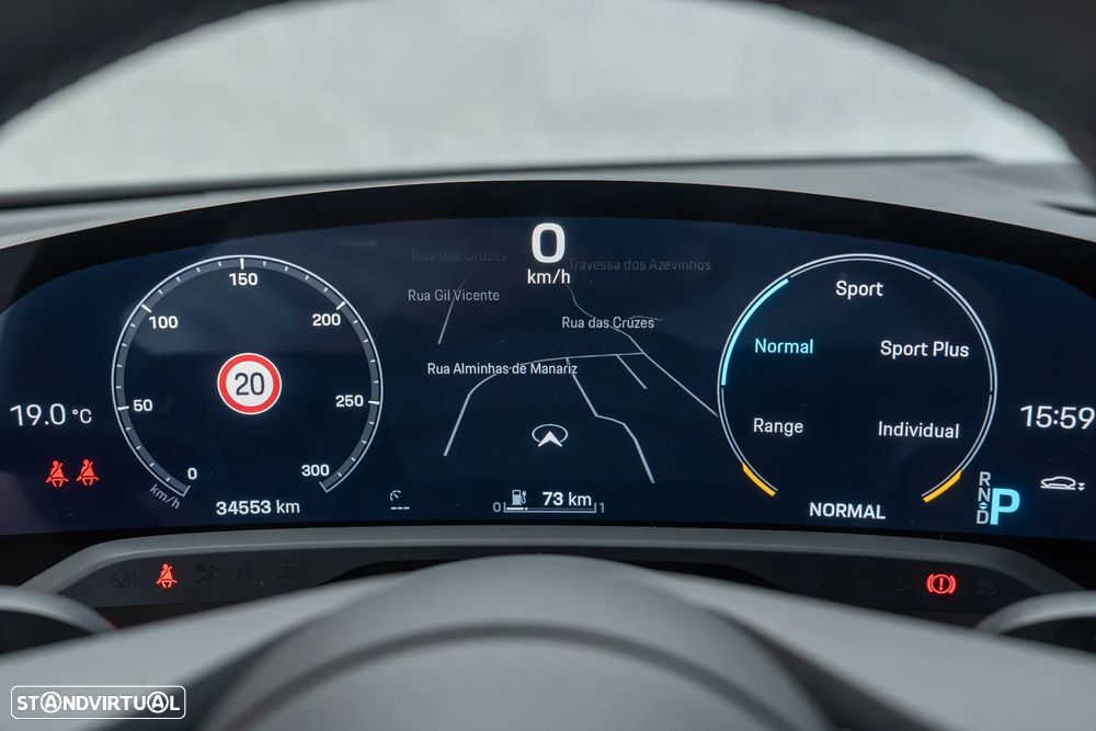 Porsche Taycan Cross Turismo 4 - 32