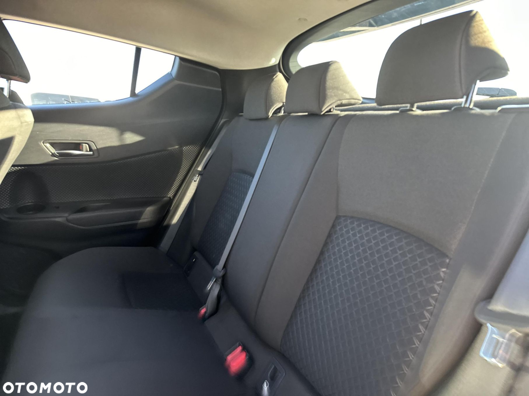 Toyota C-HR - 14