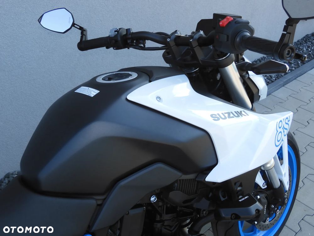 Suzuki GSX - 11