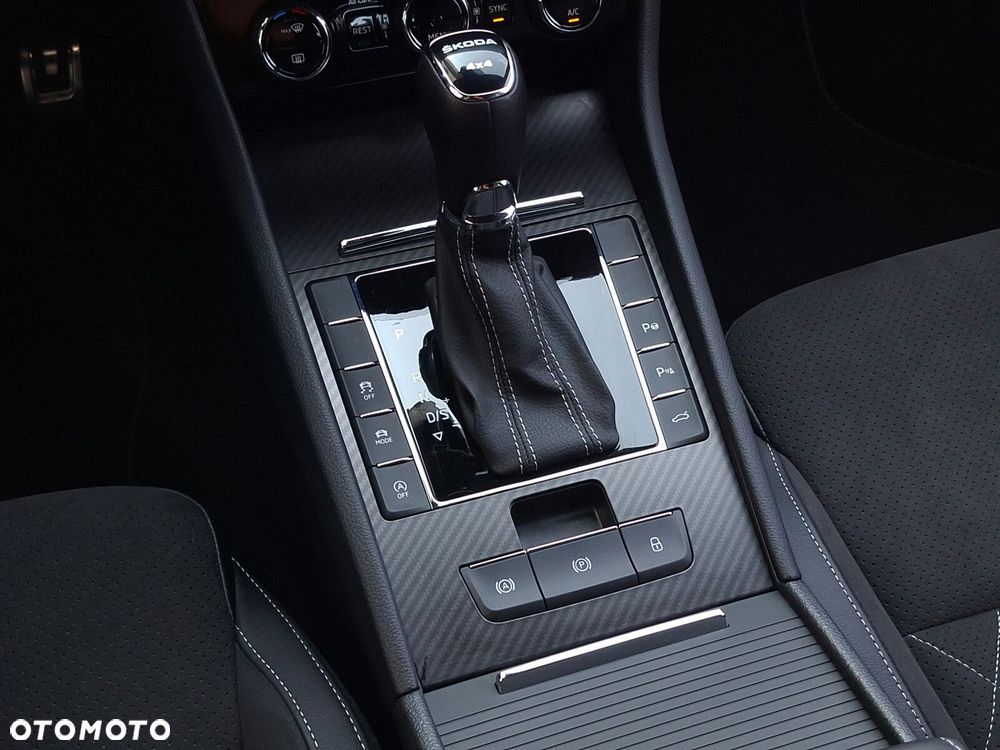 Skoda Superb 2.0 TDI SCR 4x4 Sportline DSG - 27
