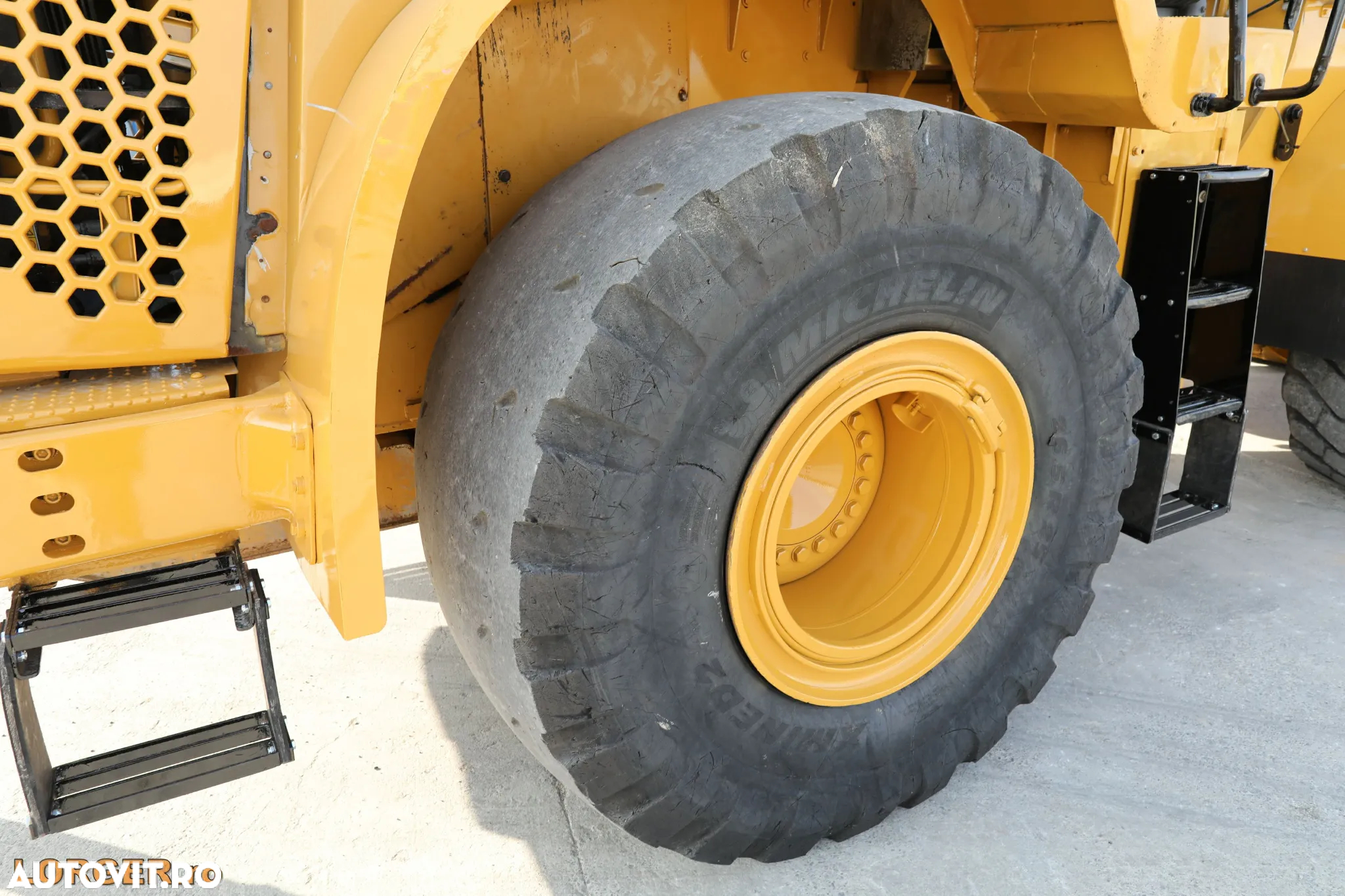 Caterpillar 966K - 18