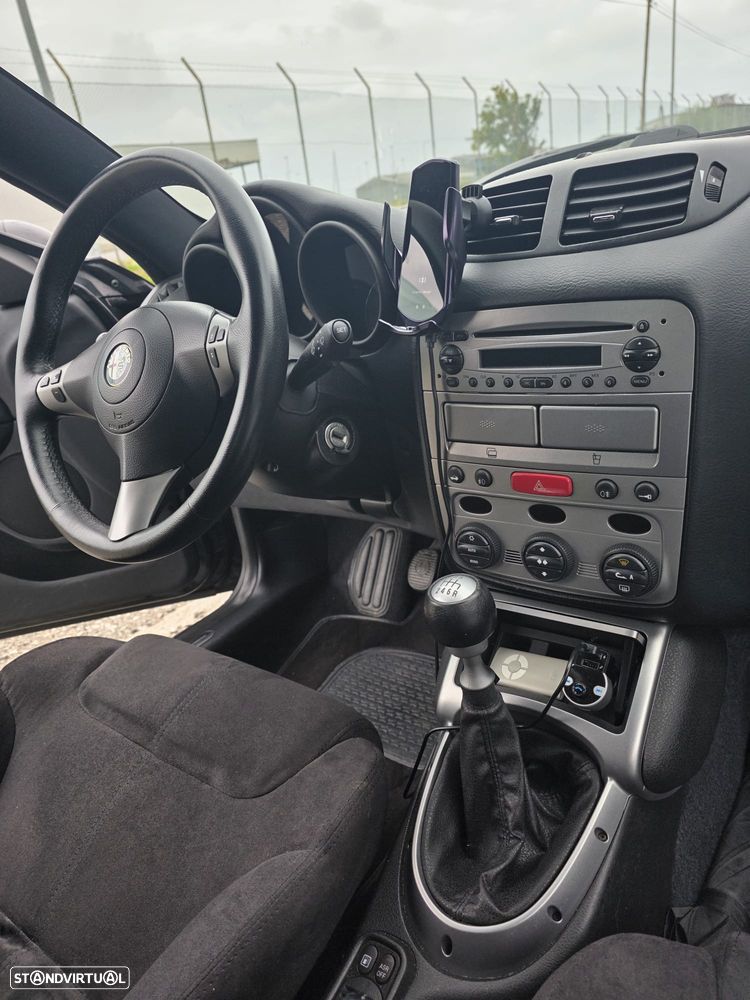 Alfa Romeo GT 1.9 JTD M-JET - 15