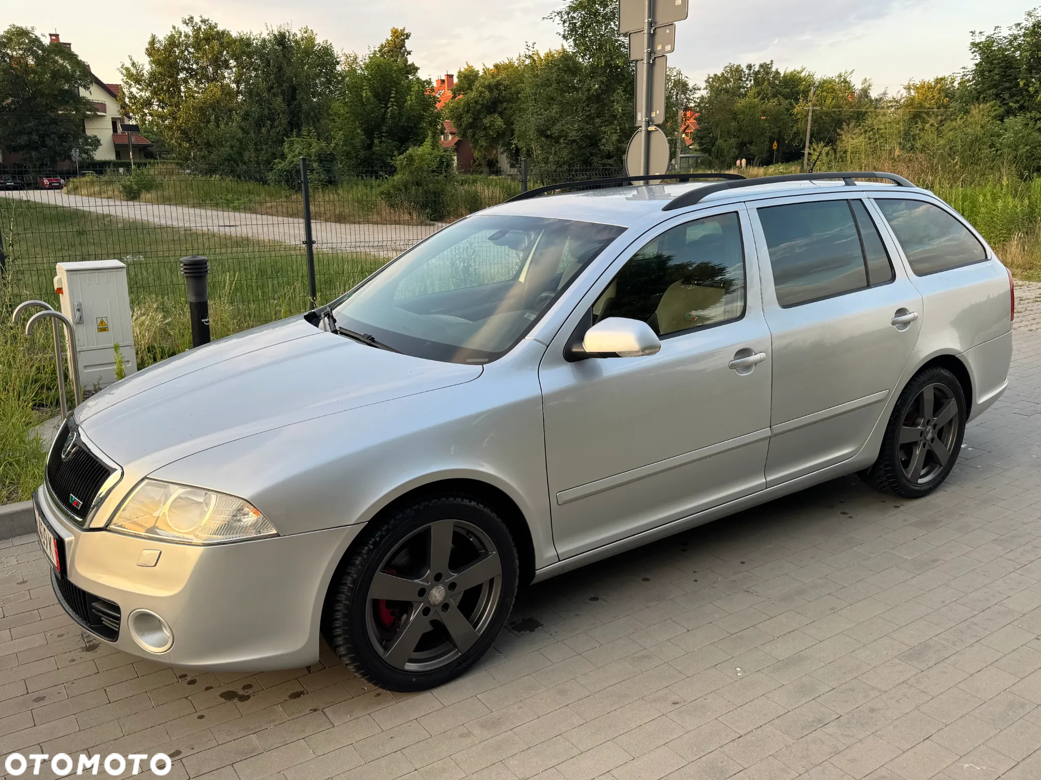 Skoda Octavia Combi 2.0 TDI DPF RS - 16