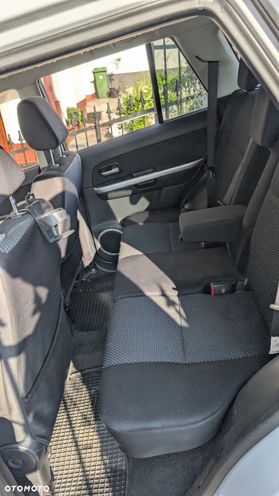Suzuki Grand Vitara 2.0 - 8