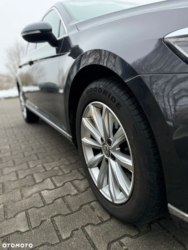 Volkswagen Passat Variant 2.0 TDI SCR DSG Highline - 30