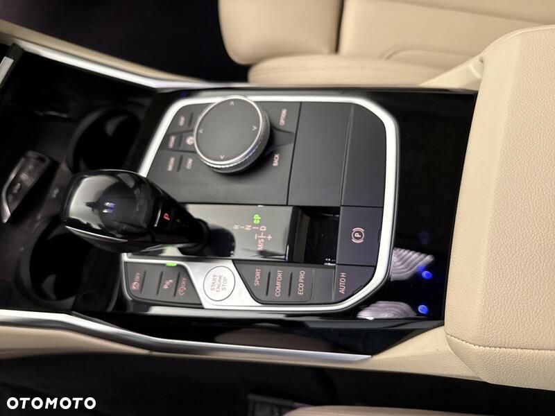 BMW Seria 3 320i Sport Line - 18