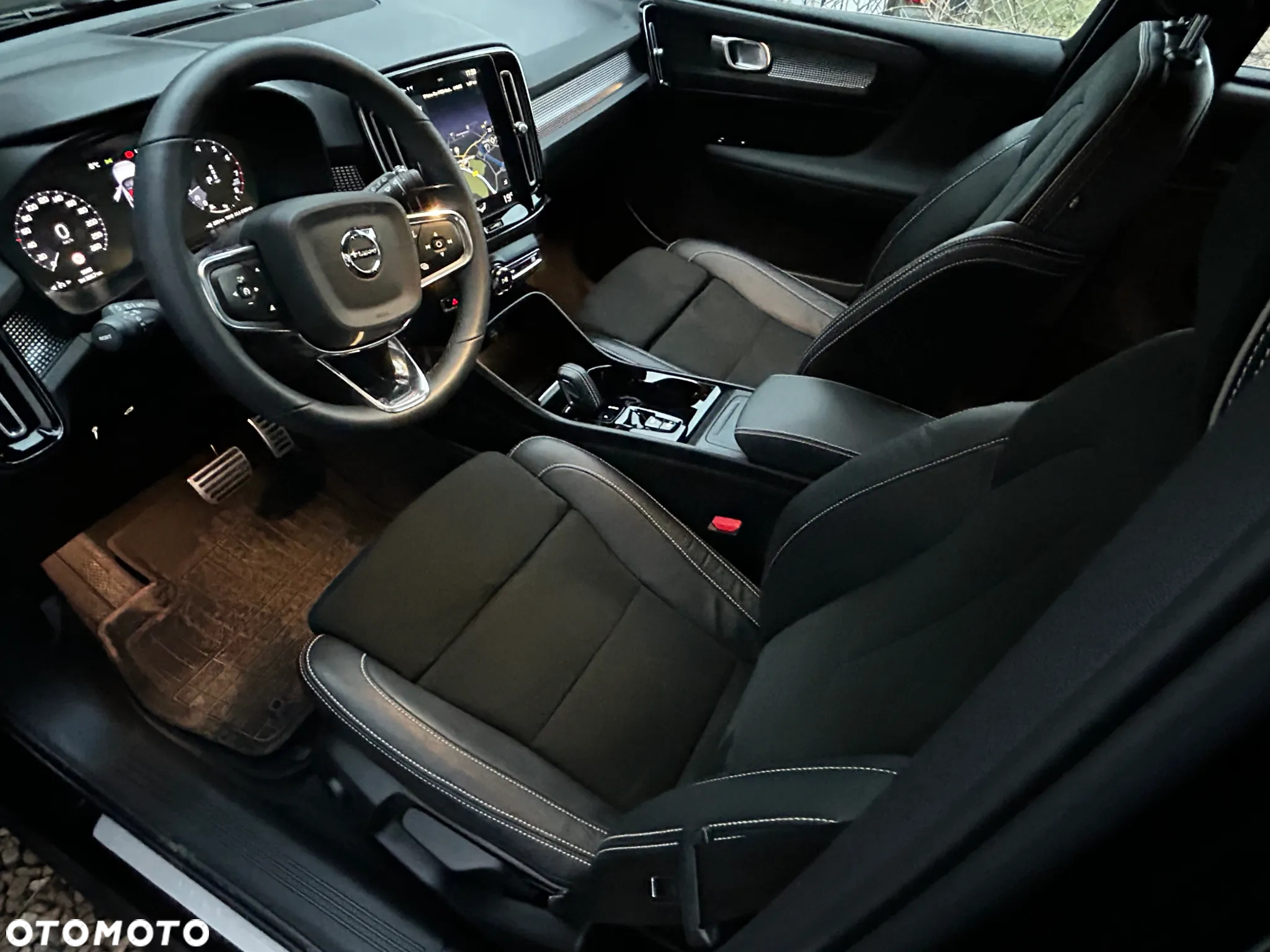 Volvo XC 40 T3 R-Design - 11