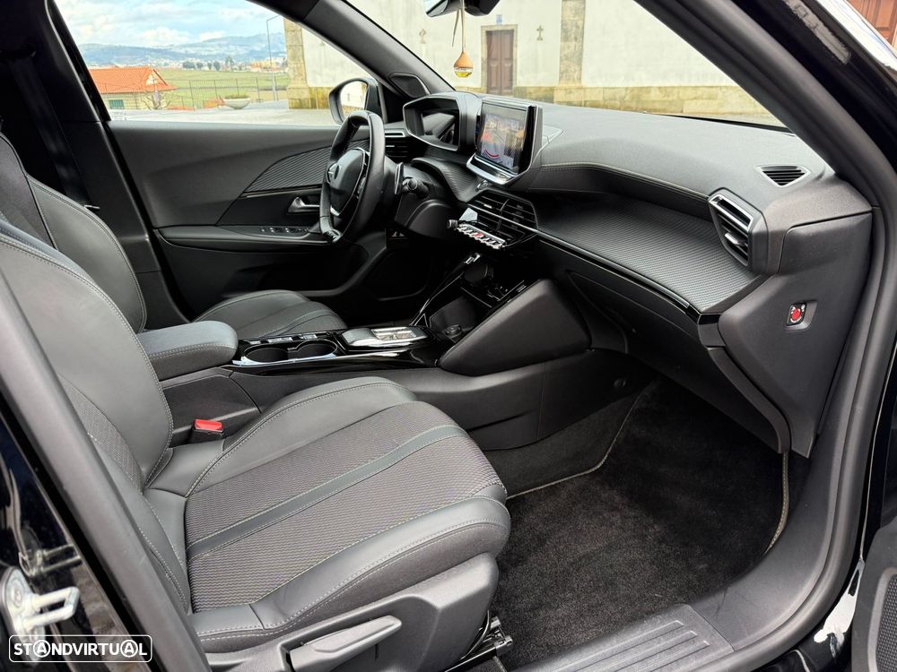 Peugeot 2008 1.2 PureTech GT EAT8 - 26