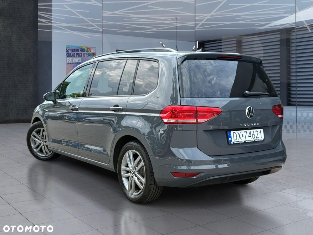 Volkswagen Touran - 12