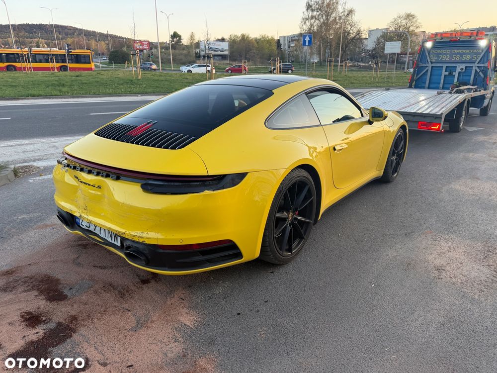 Porsche 911 Carrera 4S - 28
