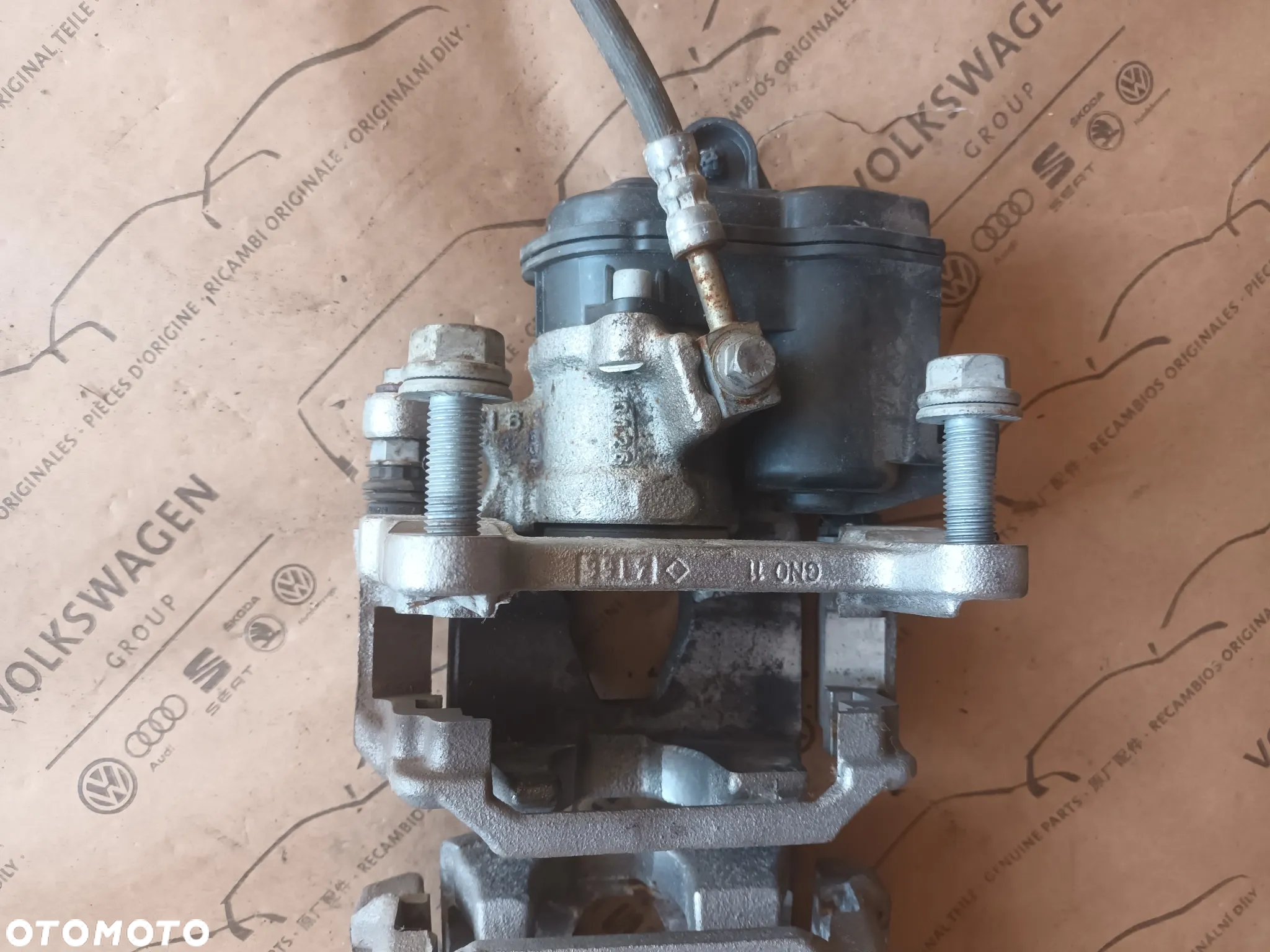 Zacisk hamulcowy tył elektryczny Audi A4 B9 8W 8W0615405AJ 8W0615406AJ 72km - 10
