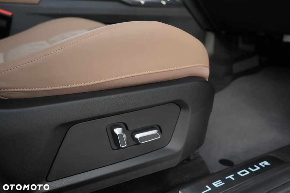 Jetour Traveller - 17