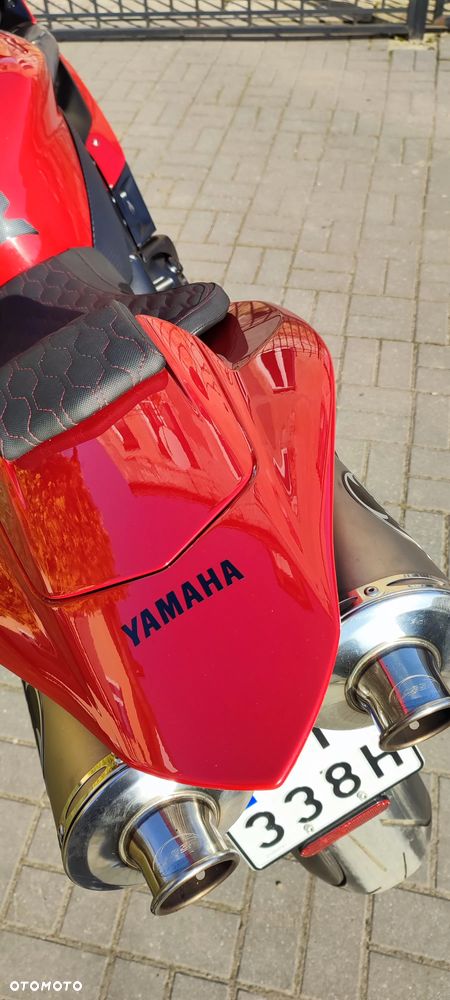 Yamaha R1 - 14