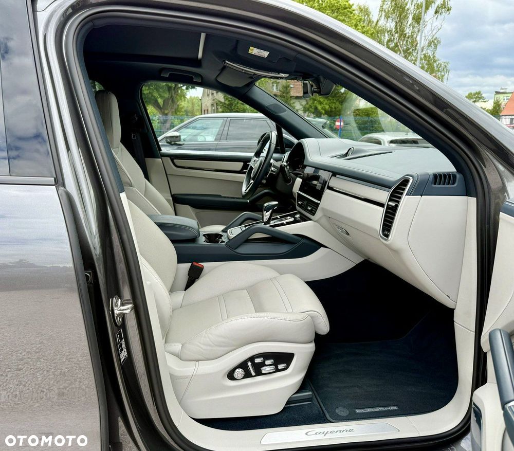 Porsche Cayenne - 13