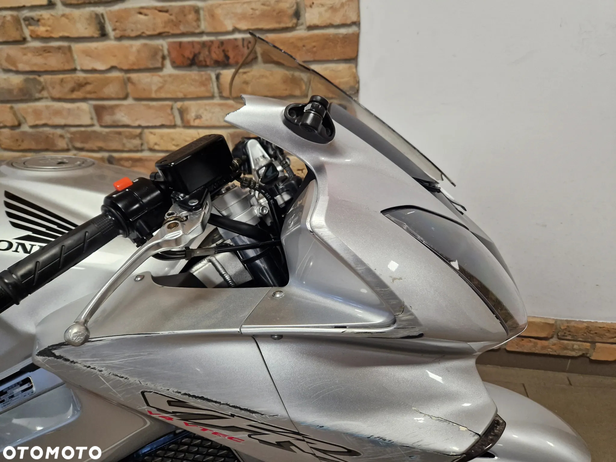 Honda VFR - 18