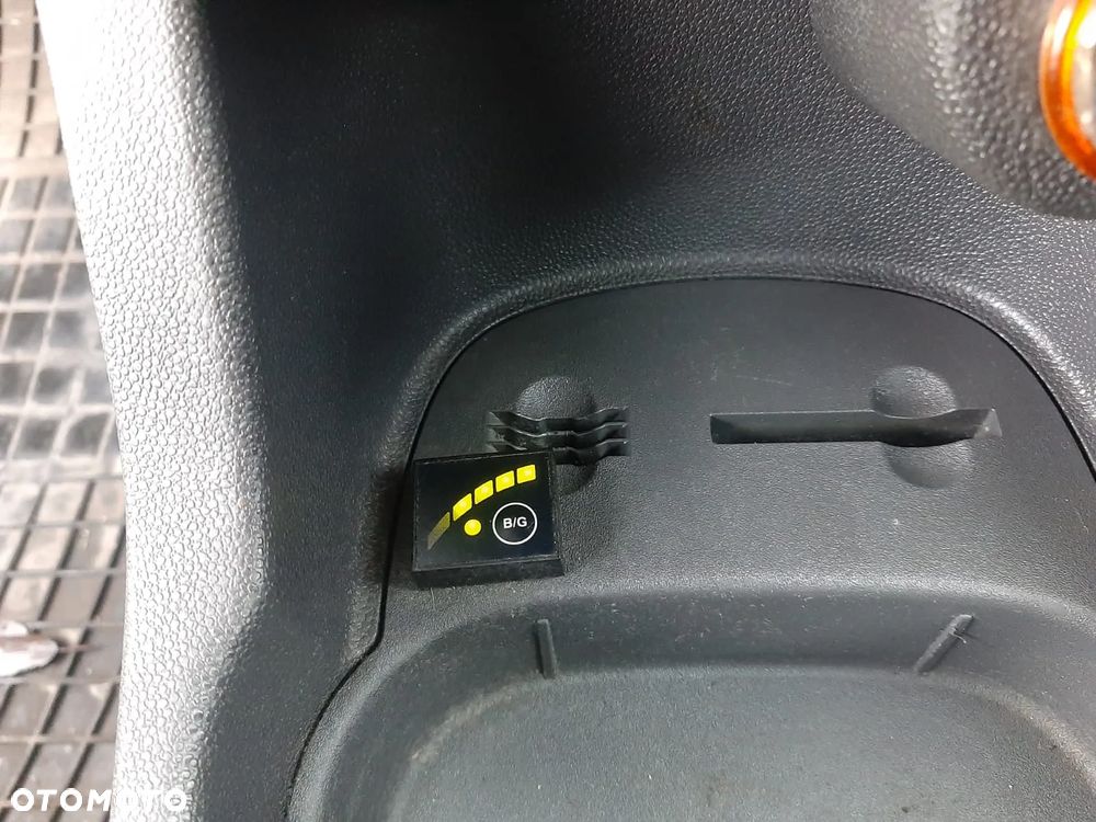 Opel Corsa 1.2 16V Enjoy - 18