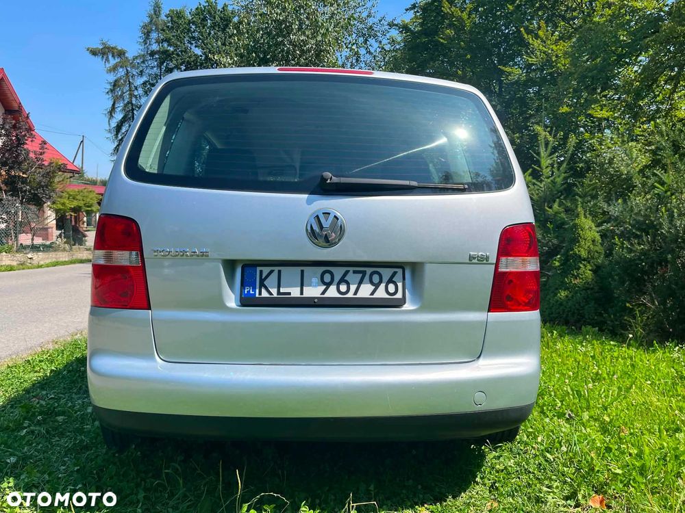 Volkswagen Touran - 4
