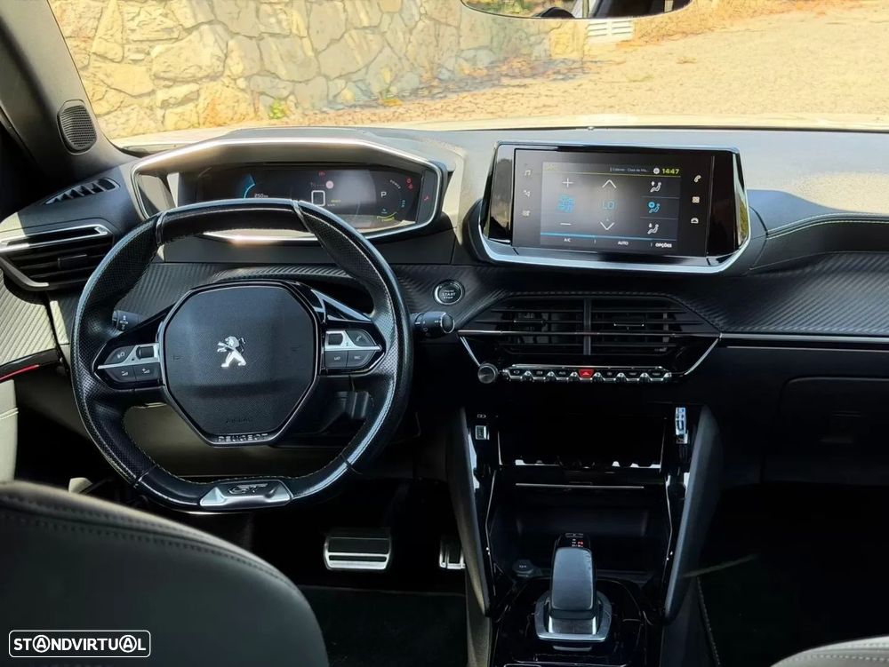 Peugeot e-2008 50 kWh GT - 3