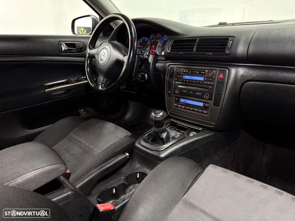 VW Passat 1.9 TDi Highline - 10