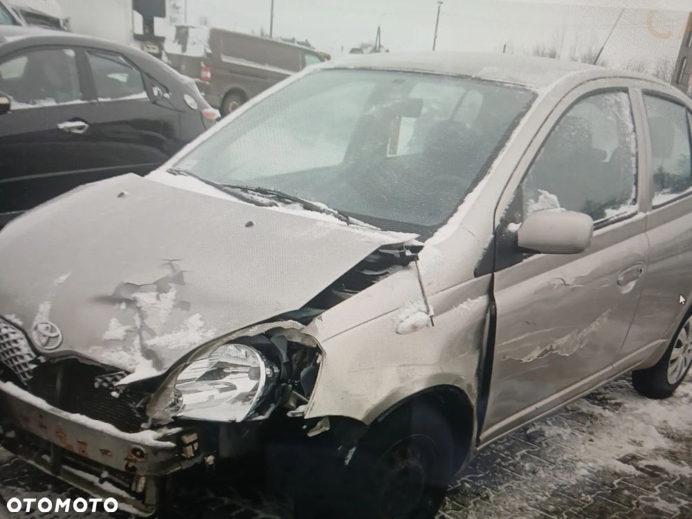 toyota yaris I 1d2 maska zderzak lampa grill błotnik drzwi zbiornik paliwa szyba lusterko - 2