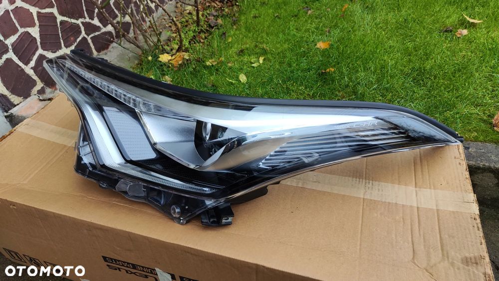 Toyota C-HR 16-19 Lampa Przód Przednia Lewa Full LED Oryginał Nieklejona - 3