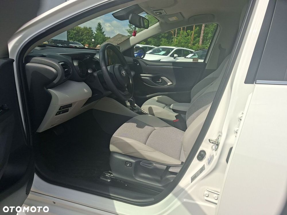 Toyota Yaris - 10