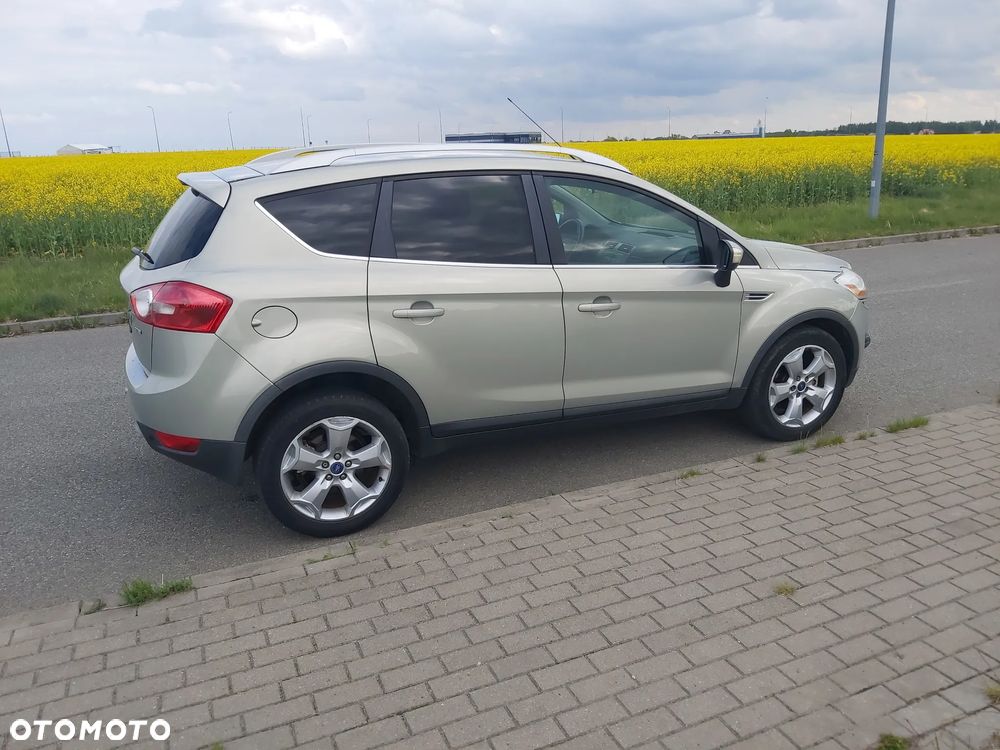 Ford Kuga 2.0 TDCi 2x4 Titanium - 4