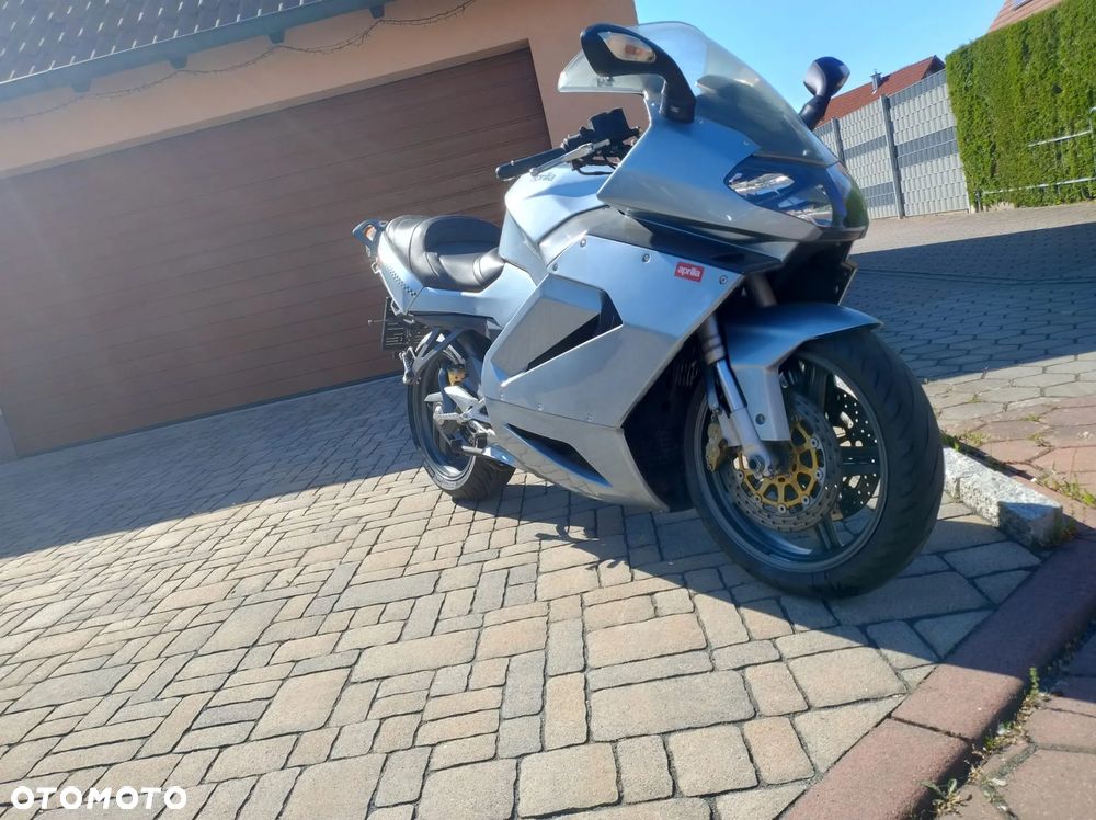Aprilia RST - 1