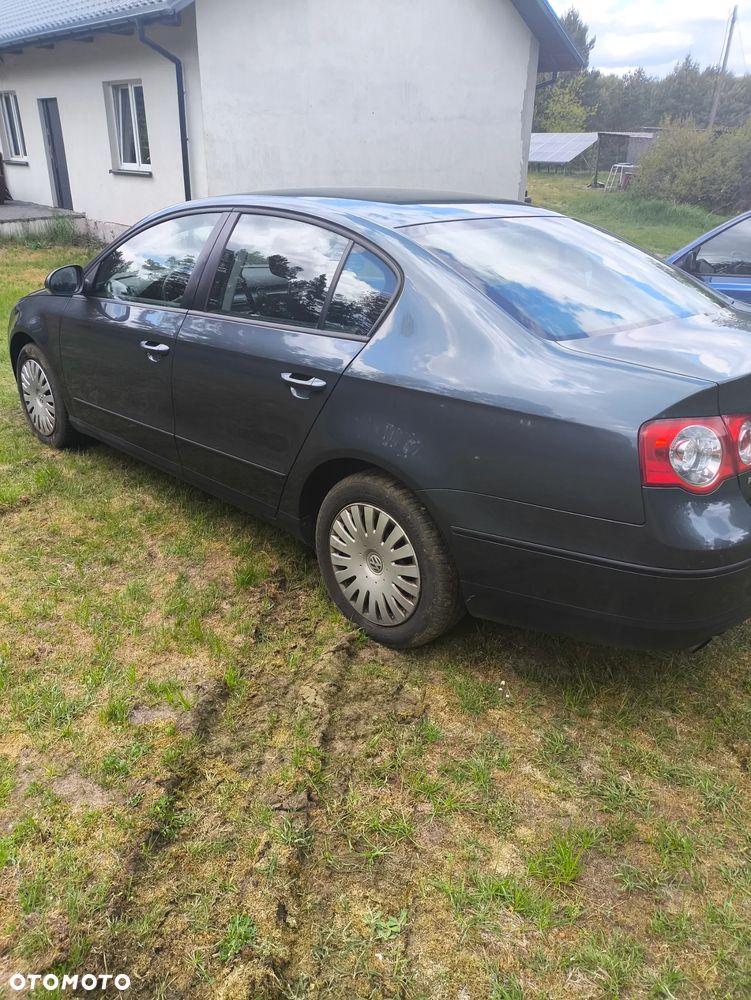 Volkswagen Passat 1.6 TDI DPF BlueMotion Technology Comfortline - 4