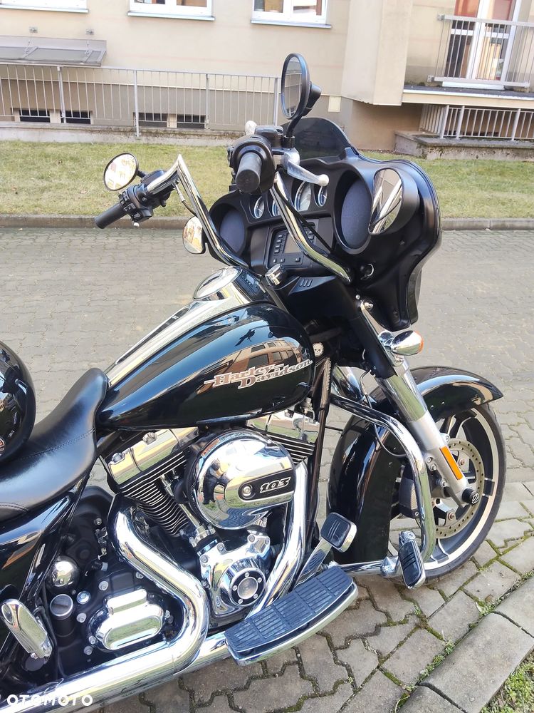 Harley-Davidson Touring Street Glide - 2