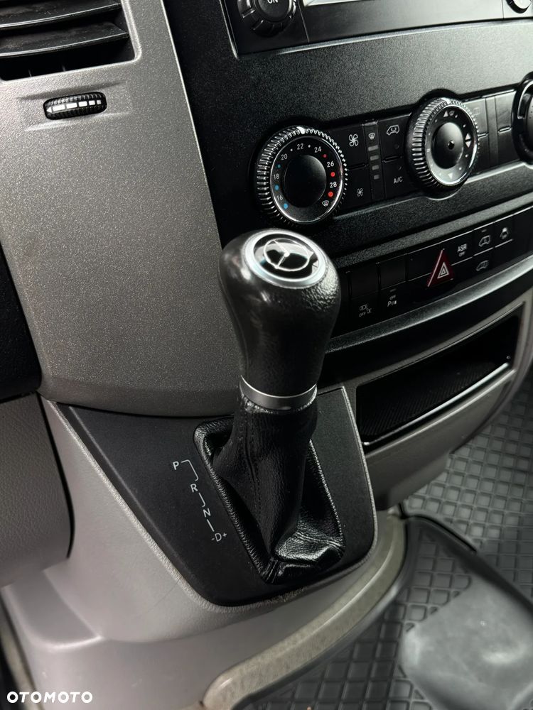Mercedes-Benz SPRINTER 319 - 24