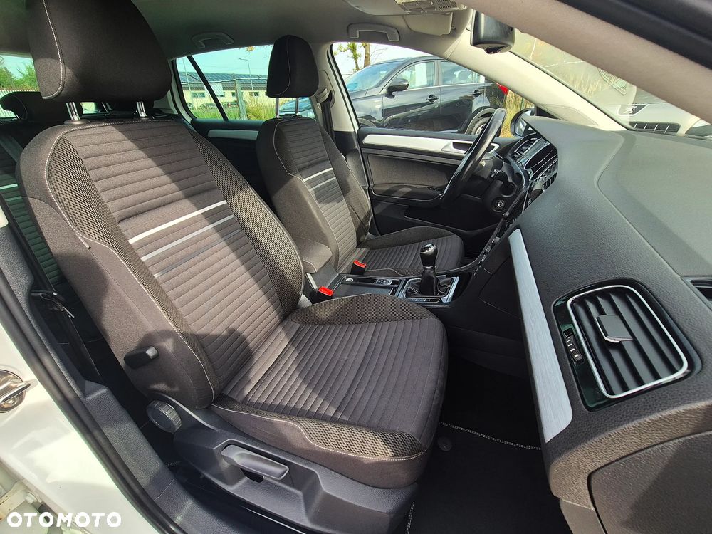 Volkswagen Golf - 32