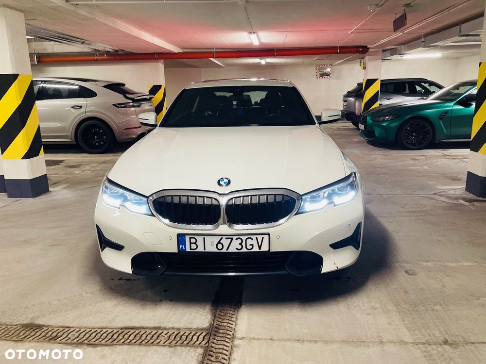 BMW Seria 3 330i xDrive M Sport - 1