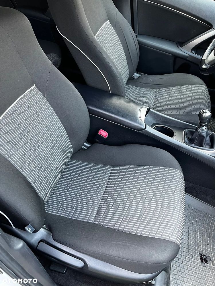 Toyota Avensis 2.0 D-4D Active - 17