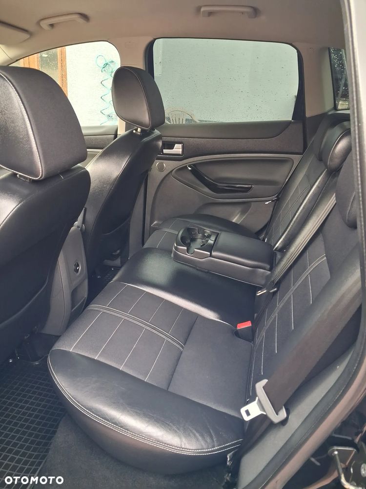 Ford Kuga - 12