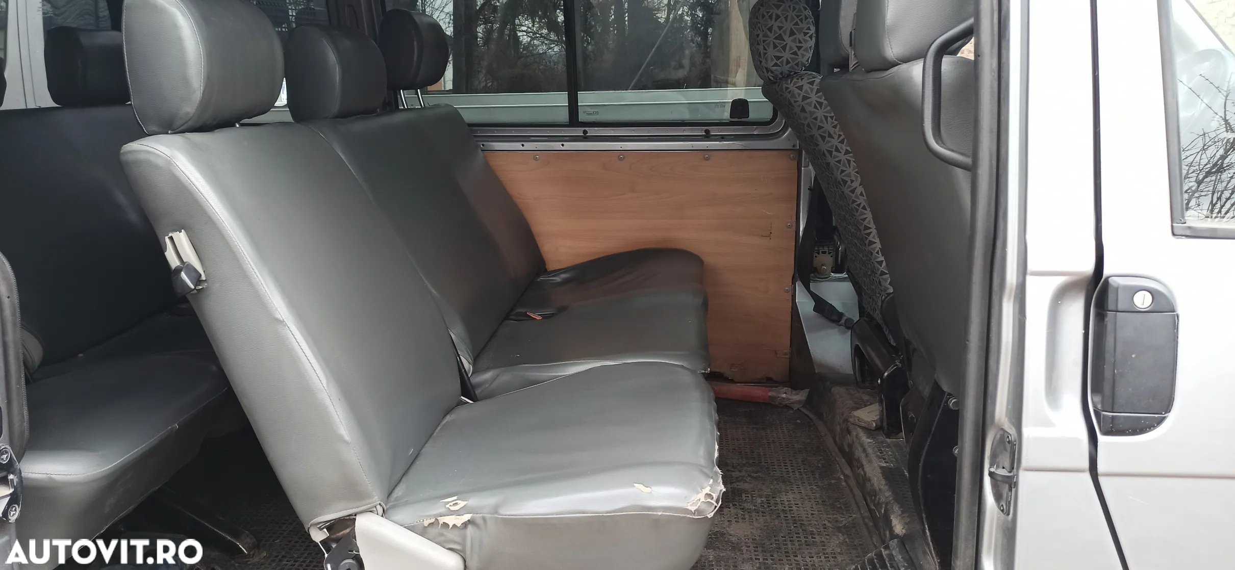 Volkswagen Caravelle - 3