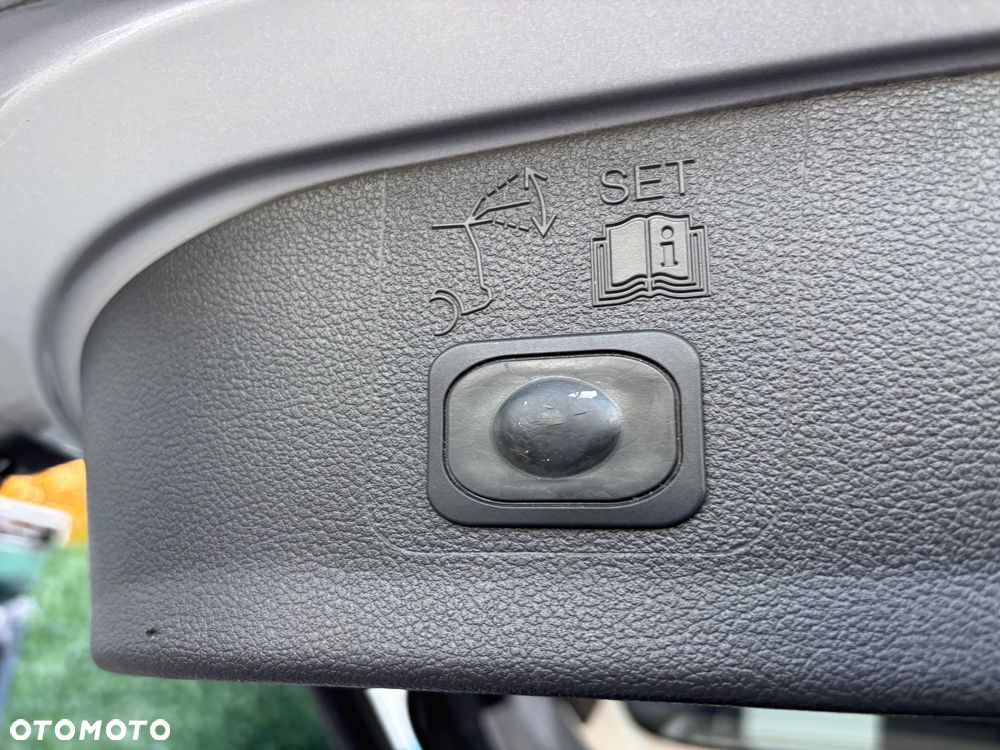 Ford Kuga 2.0 TDCi 2x4 Titanium - 33