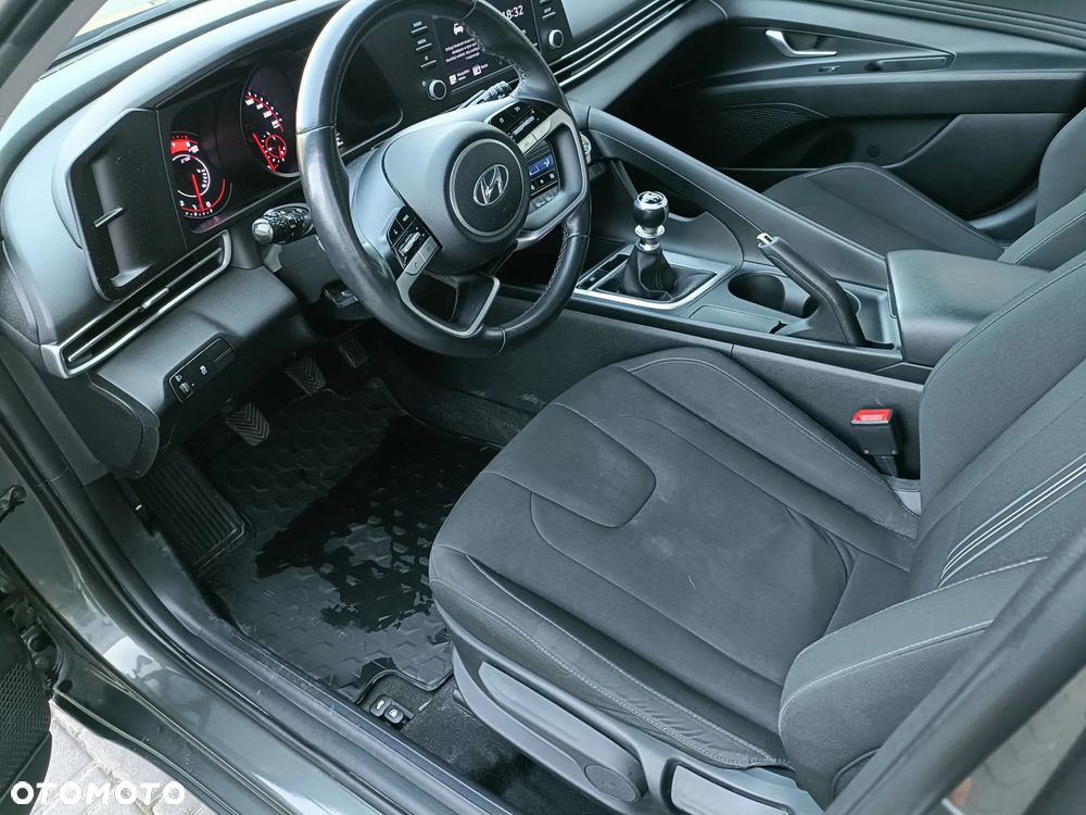 Hyundai Elantra 1.6 Smart - 10